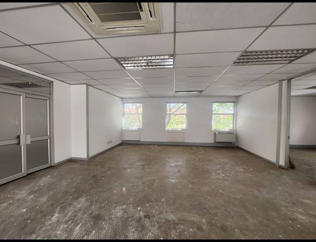 384M² OFFICE TO LET IN VORNA VALLEY